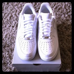 NIKE Air Force 1 - Womens 11.5/Mens 9.5